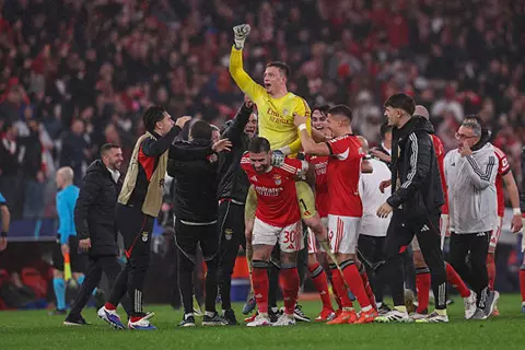 قاد فريقه للتأهل وسبب الضرر لريال مدريد.. أناتولي تروبين صانع معجزات بنفيكا
